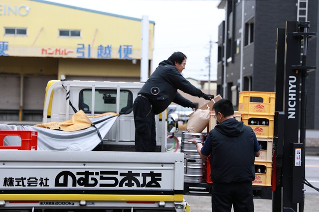 一宮市の業務用酒屋 のむら本店の配送車